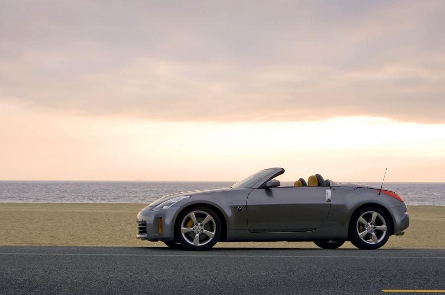  Nissan 350Z Roadster 2005 года  (фото 11 из 25)